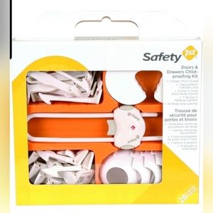 NWT!!! - Safety 1st Essentials Childproofing Kit for Doors and Drawers.